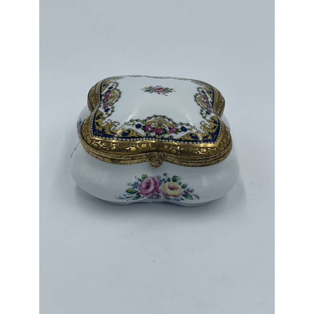 Vintage porcelain Imperia Limoges France Powder/ Trinket box With 22K Gold Trim - Picture 1 of 6